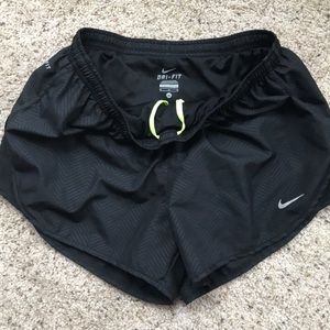 Nike Dri-Fit Shorts🏃‍♀️Black herringbone EUC
